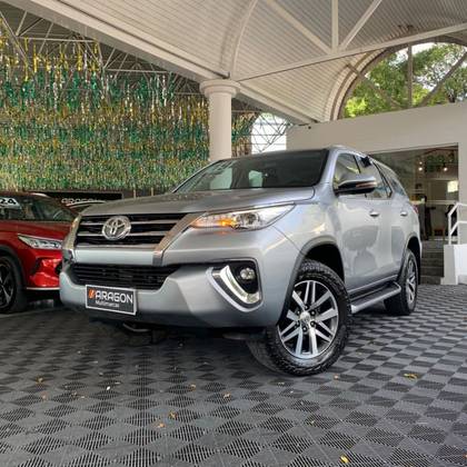 TOYOTA HILUX SW4 2.8 SRX 4X4 16V TURBO INTERCOOLER DIESEL 4P AUTOMÁTICO TOYOTA HILUX SW4 2.8 SRX 4X4 16V TURBO INTERCOOLER DIESEL 4P AUTOMÁTICO